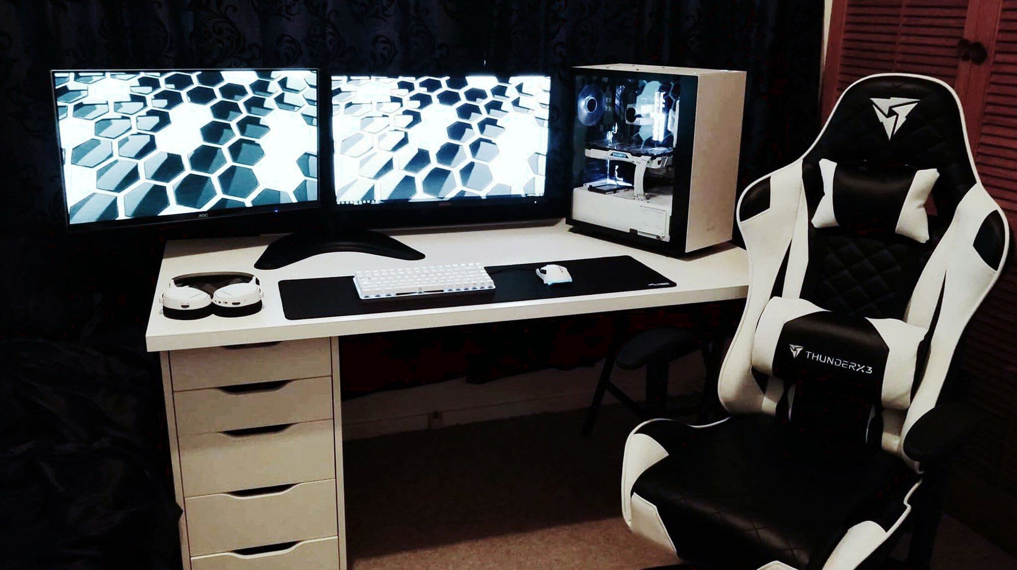 Featured image of post Black And White Gaming Setup