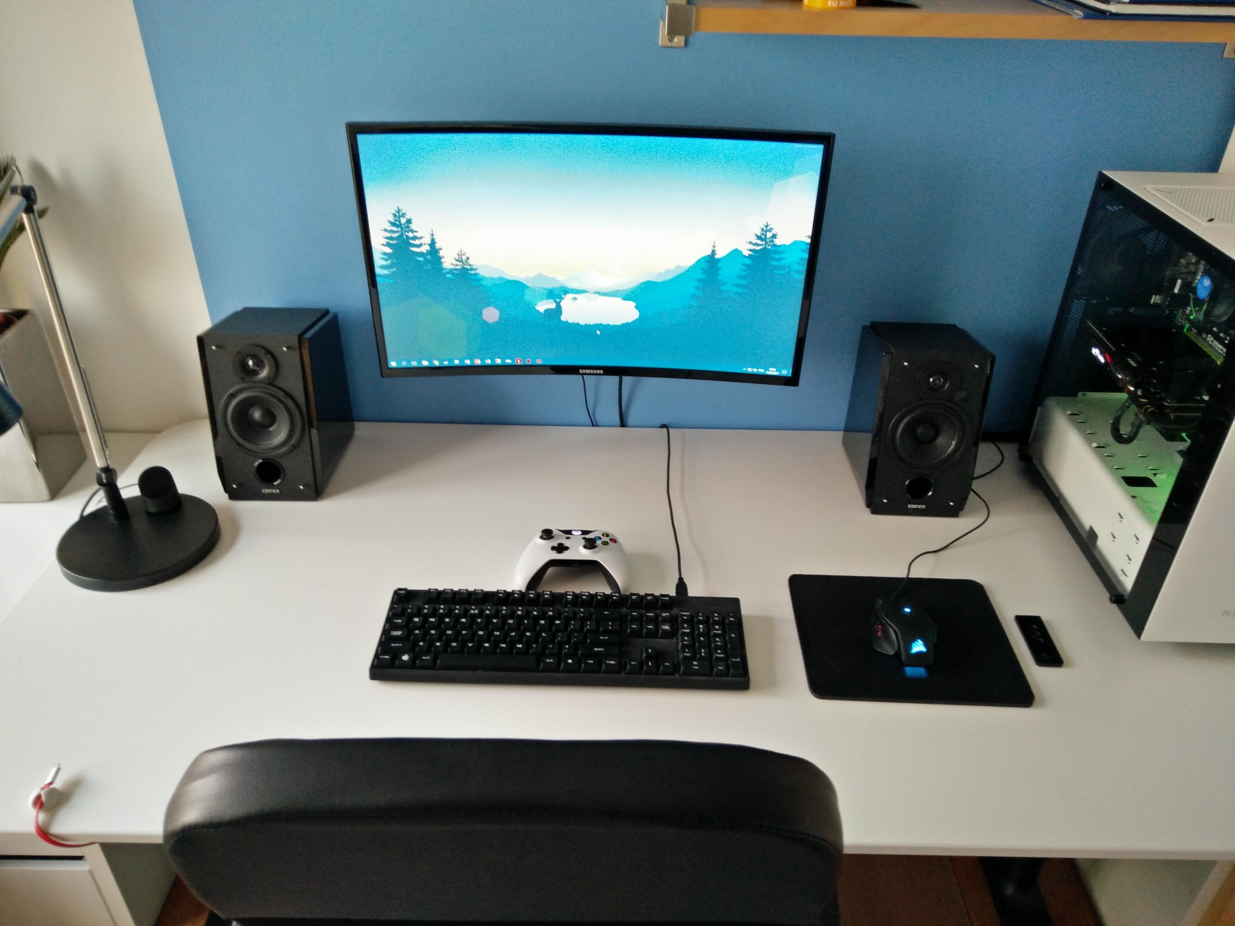 Featured image of post Blue Black And White Gaming Setup